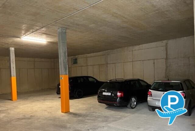 Parken- Fliegen Zürich - Hochfelden, Bülacherstrasse 8 7