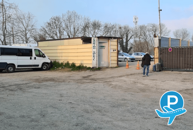 Parking Soleil Orly - Wissous, 54 Voie des Groux (disabled) 1