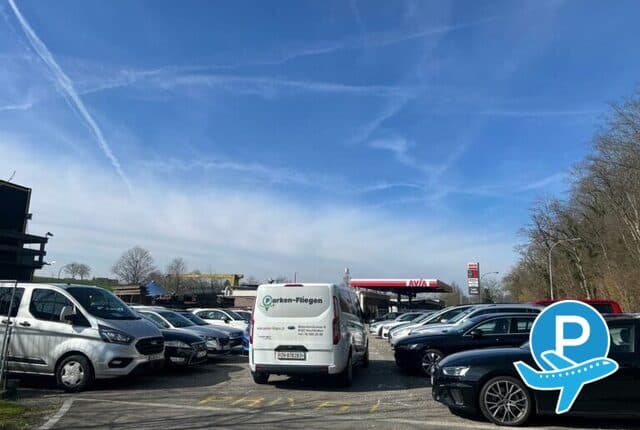 Parken- Fliegen Zürich - Hochfelden, Bülacherstrasse 8 1