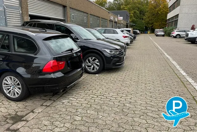 Starparken - Düsseldorf, D-Flughafen, Abflugterminal B-C, Flughafenstraße 120 4