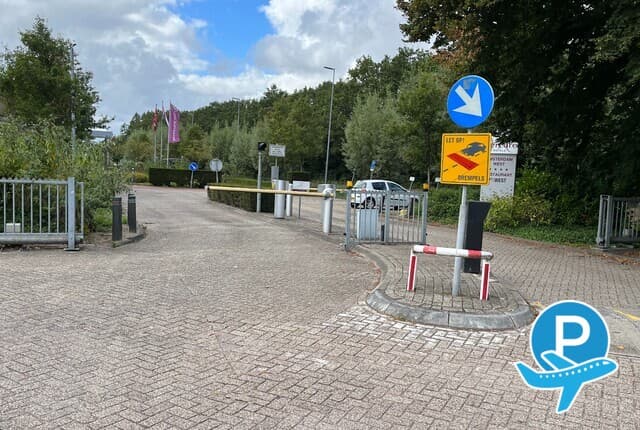 MOBIHUB | P+R - Schiphol Noord-Oost - Amsterdam, Oude Haagseweg 20 (disabled) 1