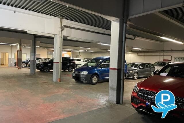 Starparken - Düsseldorf, D-Flughafen, Abflugterminal B-C, Flughafenstraße 120 2